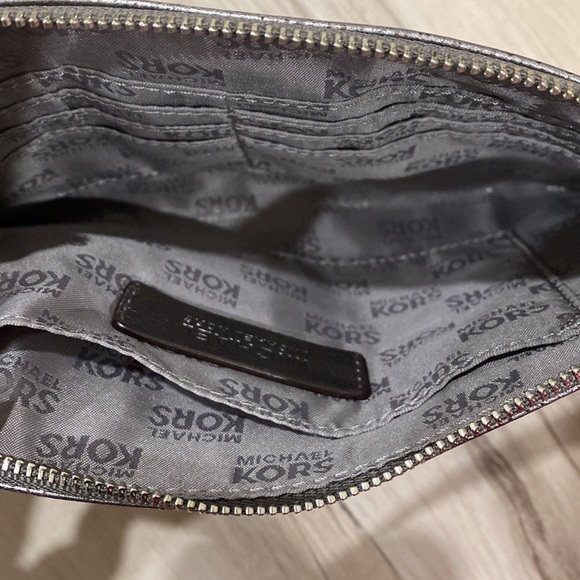 Michael Kors Wristet | Silver Pebbled Leather Look | Silver Hardware - Picture 5 of 7